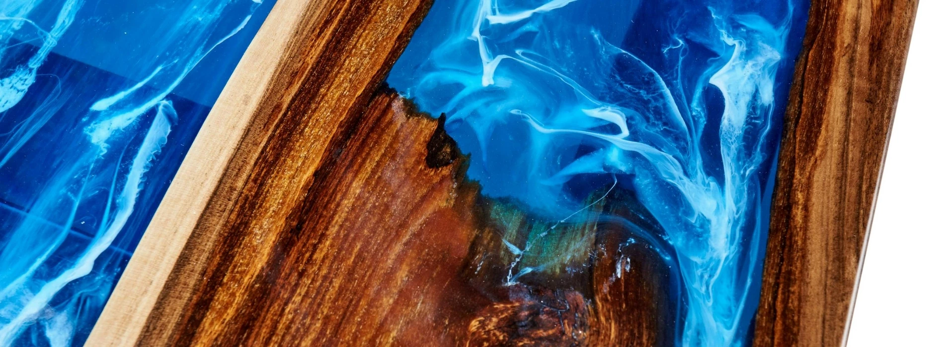 drewno z niebieskim wypełnieniem